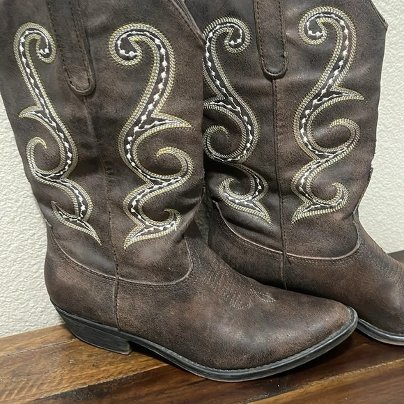 American Rag Western Cowboy Cowgirl Chocolate brown Faux Leather Rodeo Boots 7.5 - Picture 4 of 16